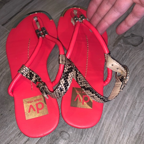 Dolce Vita Flat Sandals - Picture 4 of 7